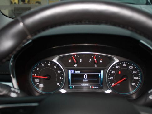 Used 2018 Chevrolet Equinox Premier image 10