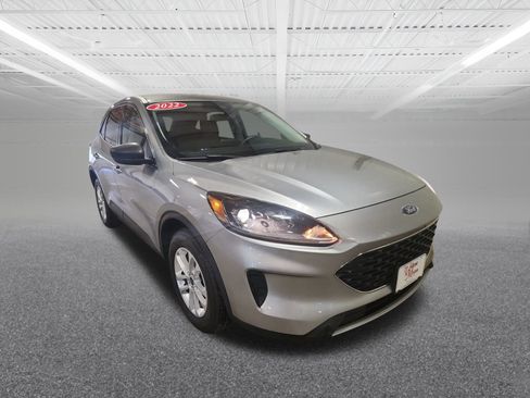 Used 2022 Ford Escape SE image 4