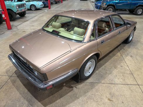 Used 1988 Jaguar XJ Vanden Plas RWD image 17