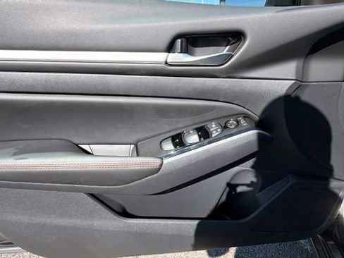 New 2025 Nissan Altima 2.5 SR image 19