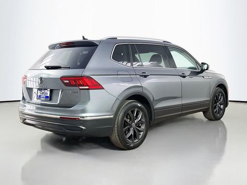Used 2022 Volkswagen Tiguan SE w/ Panoramic Sunroof Package image 8