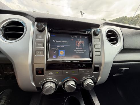 Used 2016 Toyota Tundra SR5 w/ SR5 Upgrade Package image 18