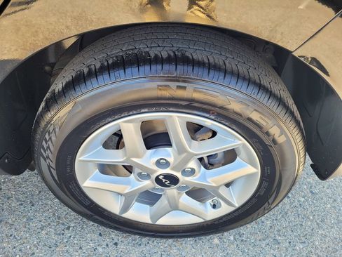 Used 2025 Kia Soul S FWD image 24