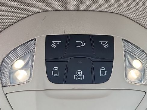 Certified 2022 Chrysler Voyager LX image 34