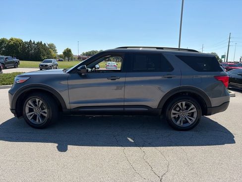 Used 2023 Ford Explorer XLT w/ Equipment Group 202A AWD/4WD image 4