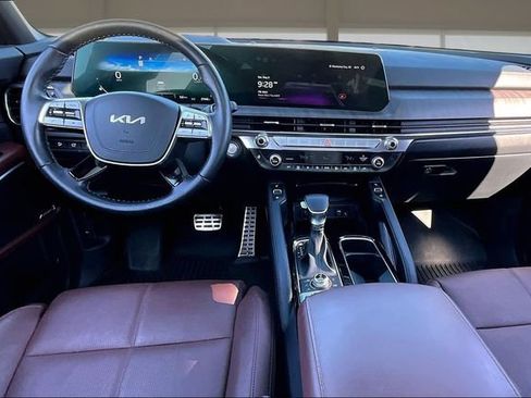Used 2025 Kia Telluride SX w/ SX Captain's Chair Package AWD/4WD image 16