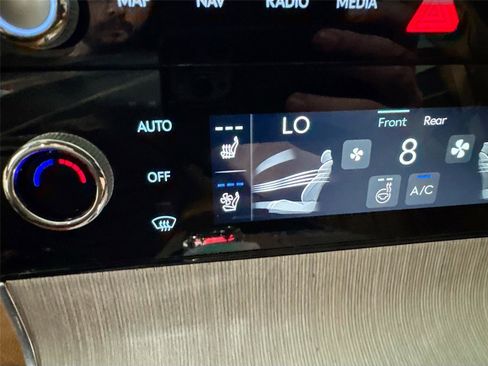 Used 2025 Genesis G80 2.5T Advanced AWD/4WD image 12