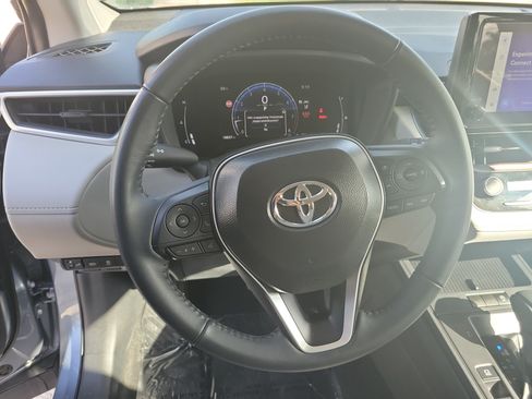 Used 2026 Toyota Corolla Cross LE FWD image 25