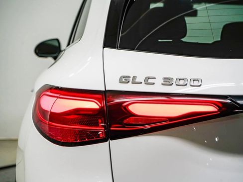Used 2025 Mercedes-Benz GLC 300 image 9