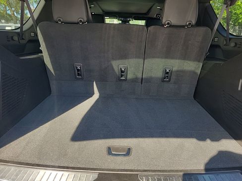 Used 2023 GMC Yukon XL Denali image 15