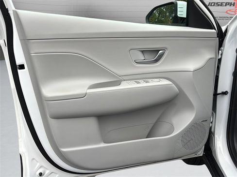 Used 2024 Hyundai Kona Limited image 28