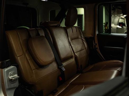 Used 2023 Jeep Wrangler Unlimited Sahara image 11