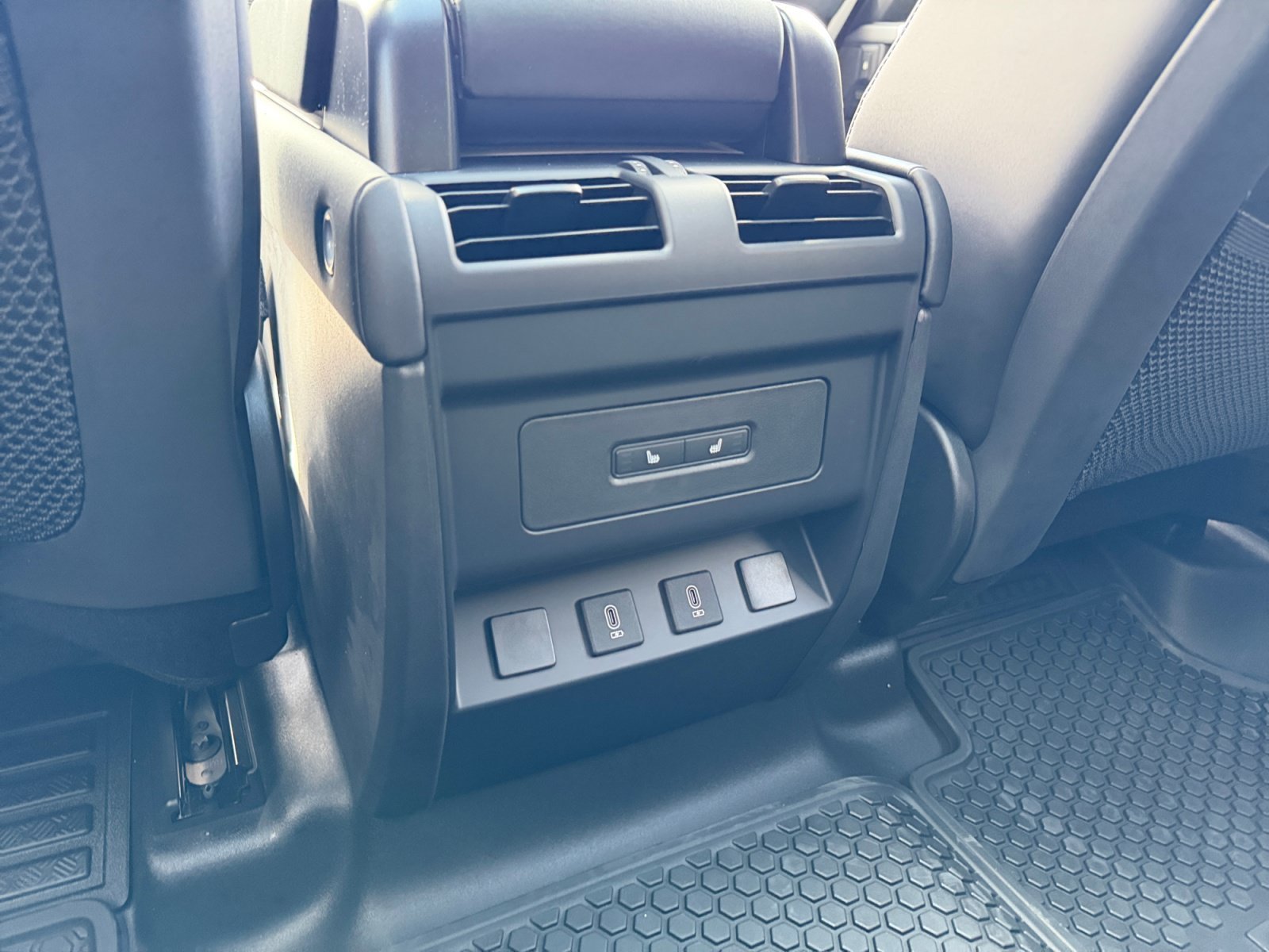 New 2026 Land Rover Defender 110 X-Dynamic SE AWD/4WD image 18