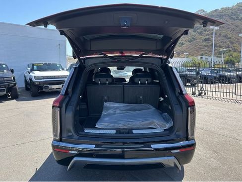 New 2026 Cadillac Vistiq Sport w/ LPO, Floor Liner Package image 31