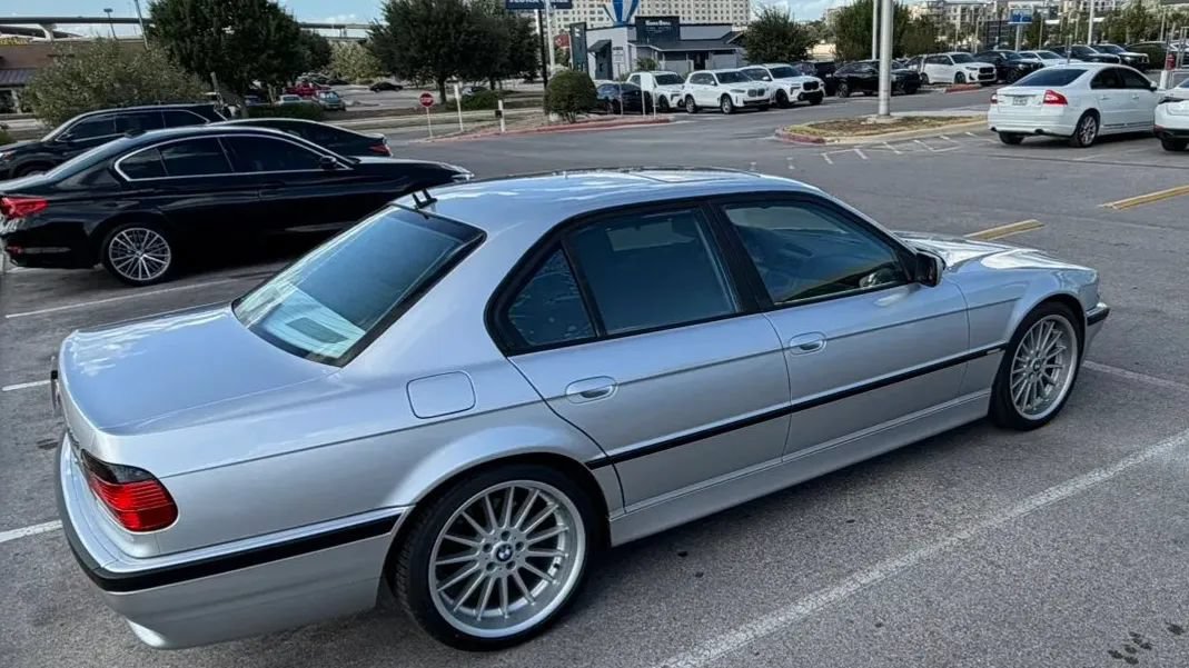 Used 2001 BMW 740i RWD image 18