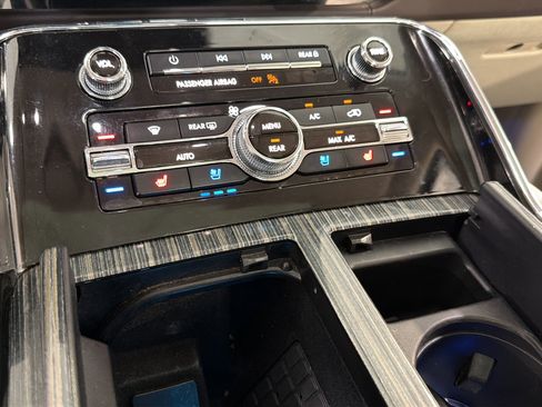 Used 2023 Lincoln Navigator L Black Label AWD/4WD image 19