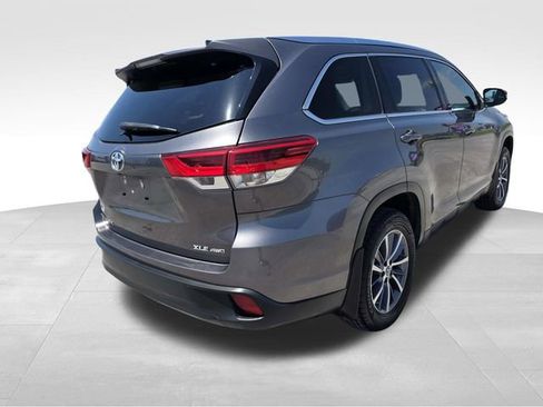 Used 2019 Toyota Highlander XLE AWD/4WD image 3