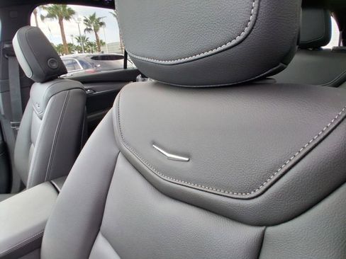 New 2025 Cadillac XT6 Luxury image 18