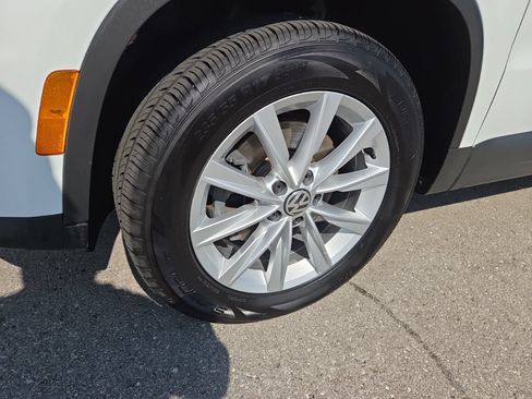 Used 2017 Volkswagen Tiguan Limited w/ Premium Package AWD/4WD image 15