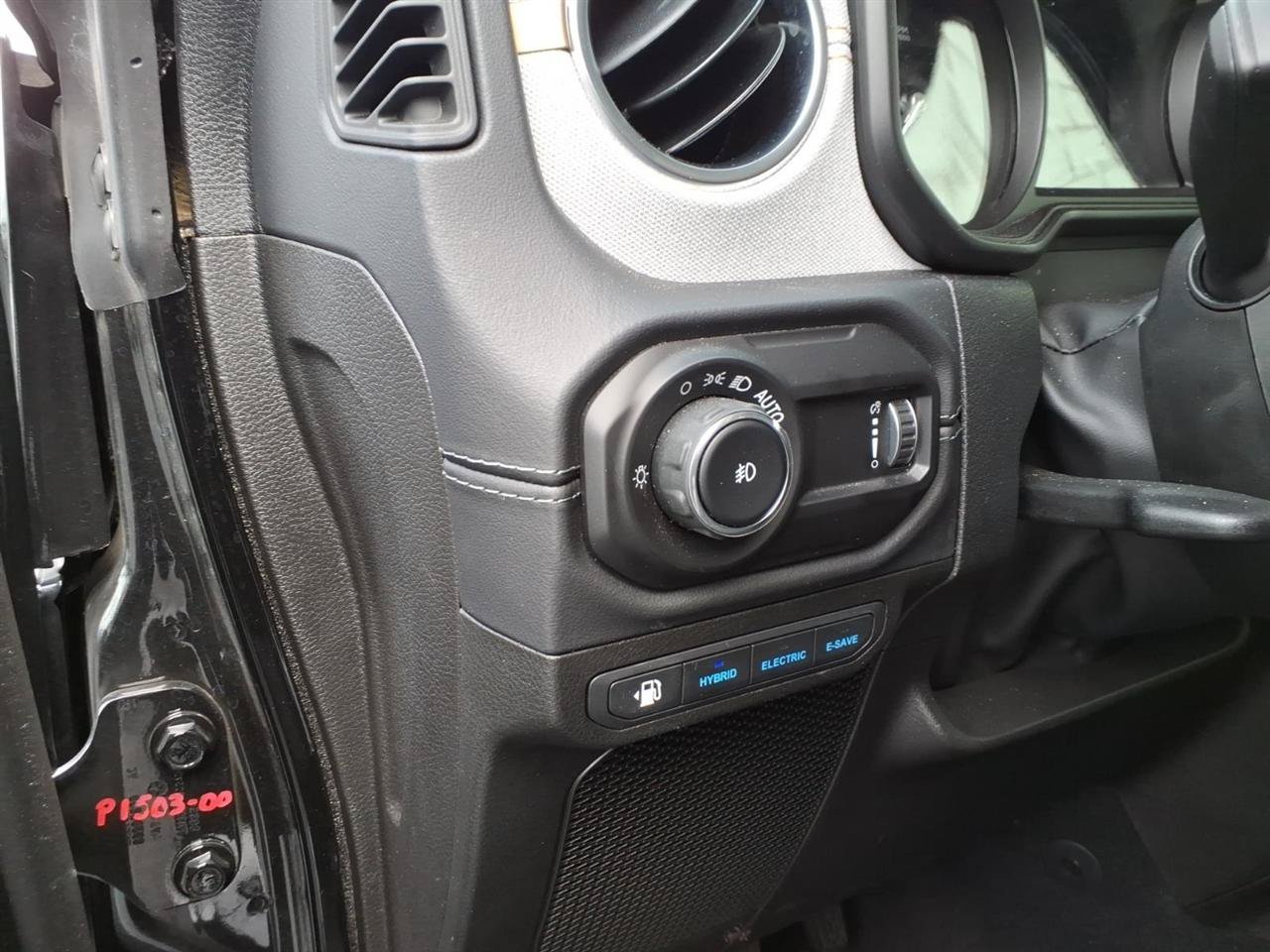 Used 2025 Jeep Wrangler Unlimited Sahara AWD/4WD image 7
