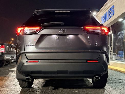 Used 2019 Toyota RAV4 XLE FWD image 5