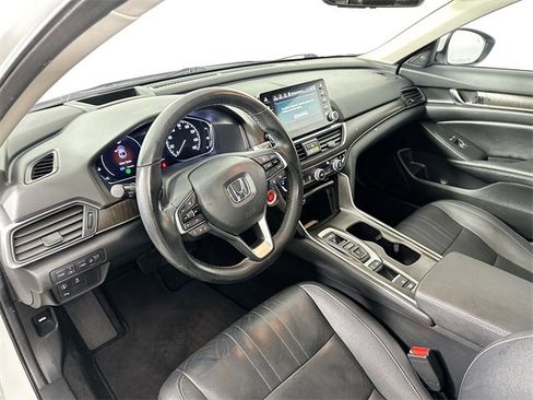 Used 2019 Honda Accord Touring image 3