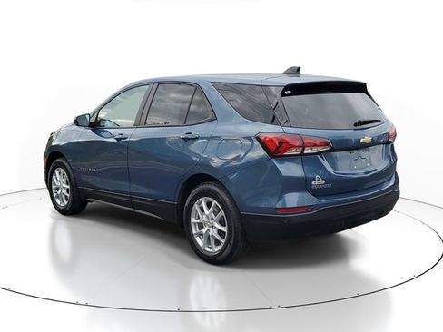 Used 2024 Chevrolet Equinox LS w/ LS Convenience Package FWD image 3