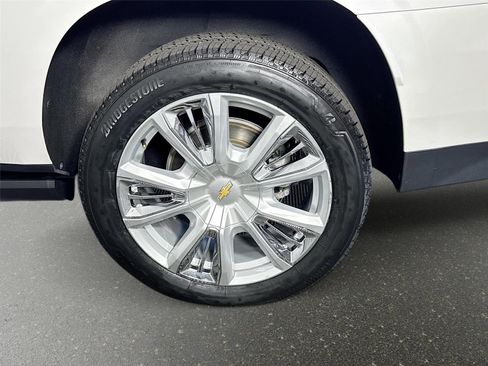 Used 2021 Chevrolet Suburban High Country w/ Premium Package AWD/4WD image 34