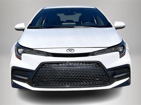 Used 2022 Toyota Corolla SE image 3