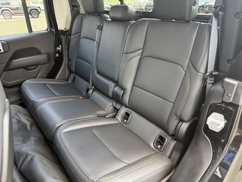 Used 2026 Jeep Gladiator Sport AWD/4WD image 18