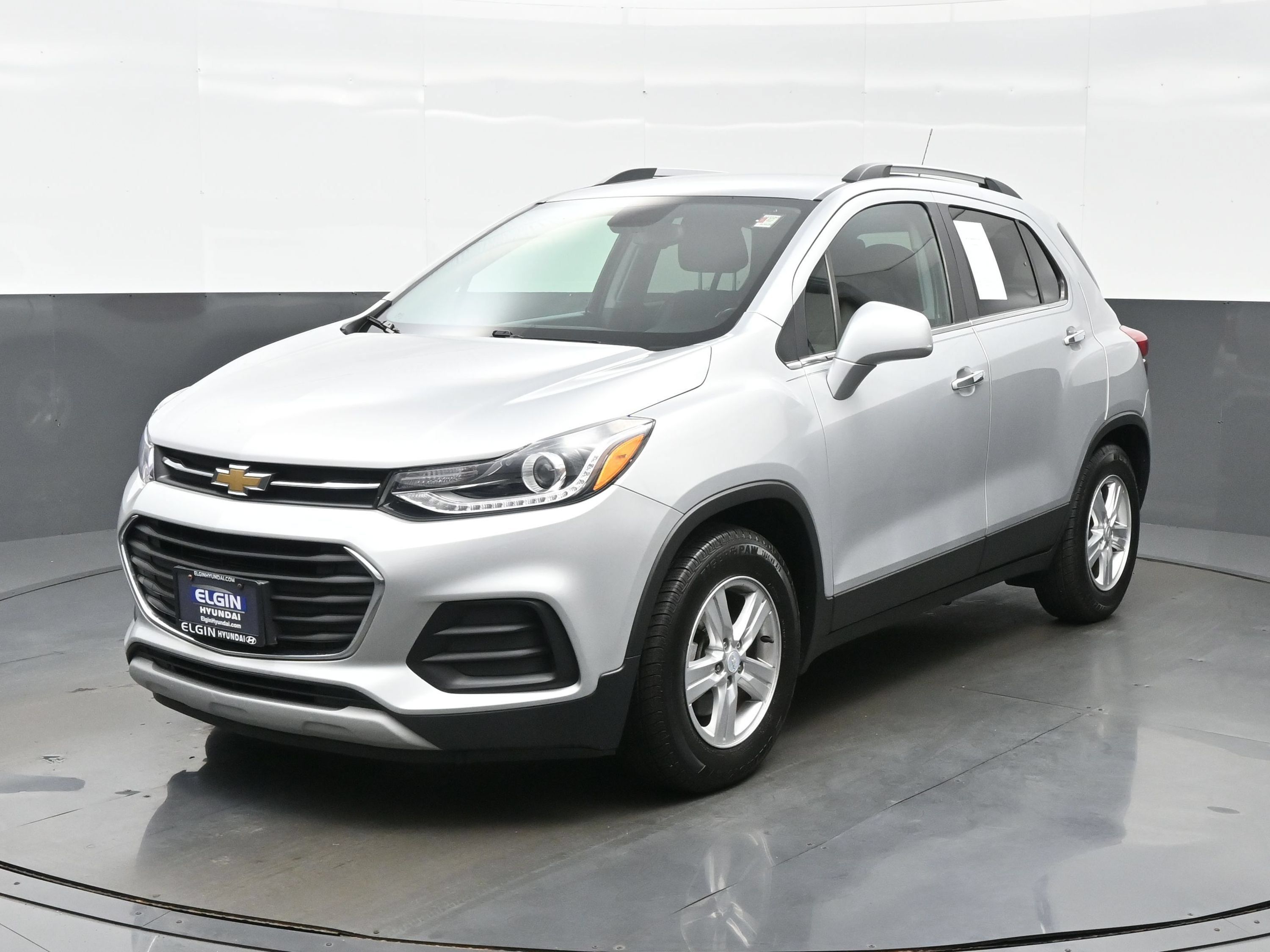 Used 2018 Chevrolet Trax LT w/ Driver Confidence Package FWD image 2