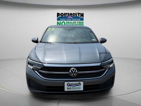 Used 2024 Volkswagen Jetta SE FWD image 9
