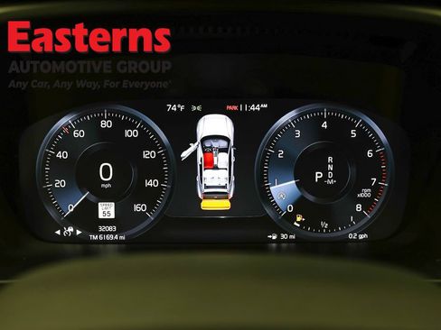 Used 2021 Volvo XC40 T4 Inscription FWD image 17