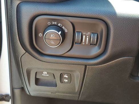 Used 2019 RAM 1500 Big Horn AWD/4WD image 21