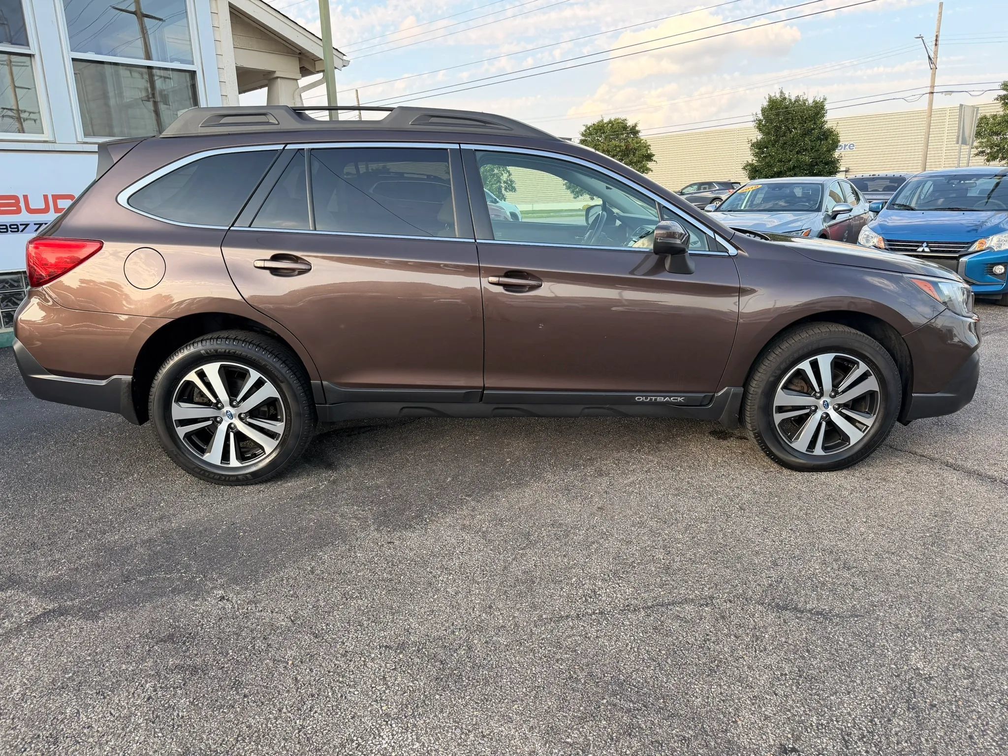 Used 2019 Subaru Outback 3.6R Limited AWD/4WD image 6