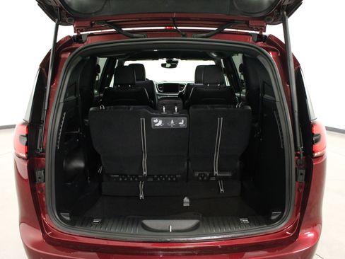 Used 2021 Chrysler Pacifica Touring-L w/ S Appearance Package image 12