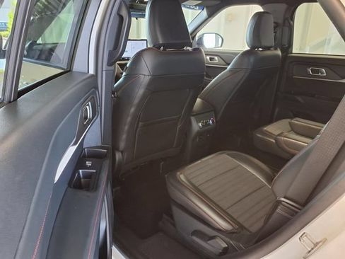 Used 2025 Ford Explorer ST-Line AWD/4WD image 18