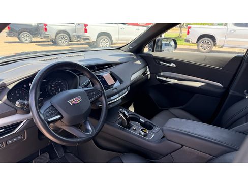 Used 2023 Cadillac XT4 Premium Luxury w/ Technology Package AWD/4WD image 9