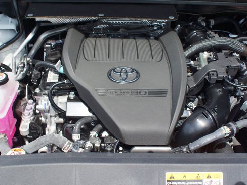 Used 2026 Toyota Highlander Limited AWD/4WD image 29