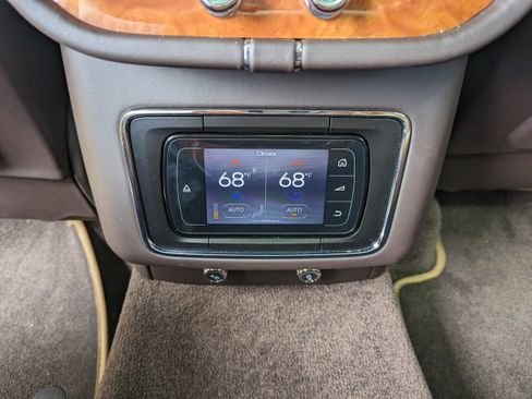 Used 2018 Bentley Bentayga AWD/4WD image 16