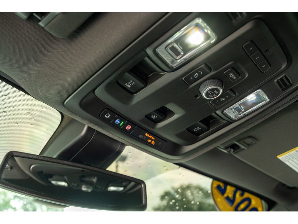 Used 2022 GMC Yukon AT4 AWD/4WD image 32