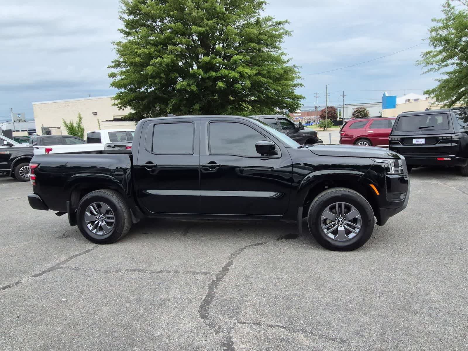 Used 2025 Nissan Frontier SV w/ Tow Package RWD image 7