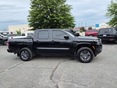 Used 2025 Nissan Frontier SV w/ Tow Package RWD image 7