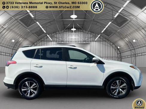 Used 2018 Toyota RAV4 XLE w/ Plus Extra Value Package FWD image 2
