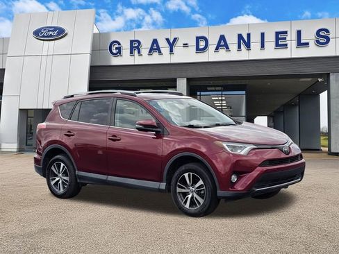 Used 2018 Toyota RAV4 XLE FWD image 1
