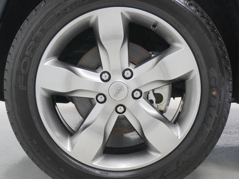 Used 2013 Jeep Grand Cherokee Limited w/ Luxury Group II image 28