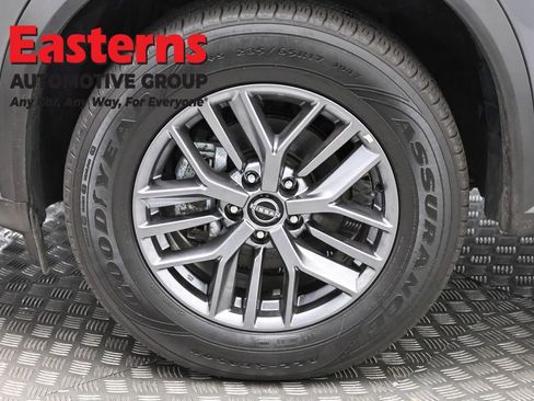 Used 2024 Nissan Rogue S image 33