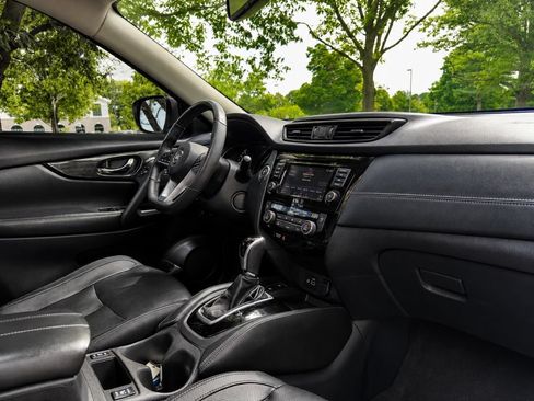 Used 2019 Nissan Rogue SL w/ Premium Package FWD image 31