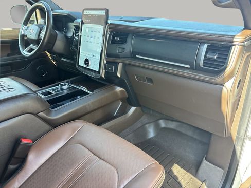 Used 2023 Ford Expedition Max King Ranch image 6