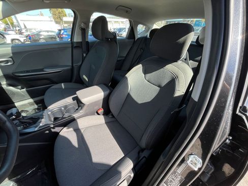 Used 2025 Kia K4 FWD image 28
